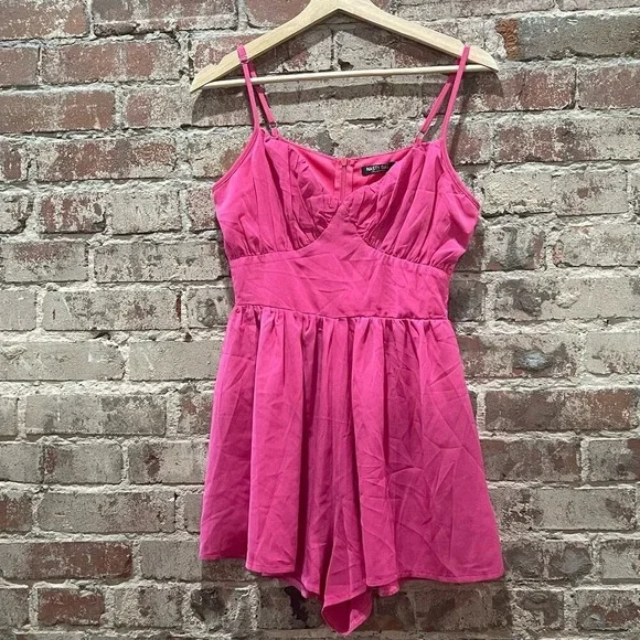 SPRING SALE! NWT Nasty Gal Petite Bust Detail Strappy Playsuit  Size 0 - Picture 2 of 7